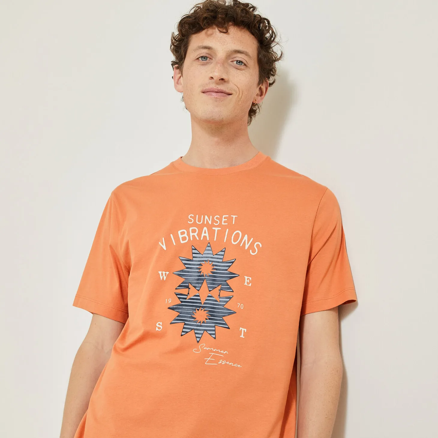 Best T-shirt aangebrachte print vooraan T-shirt