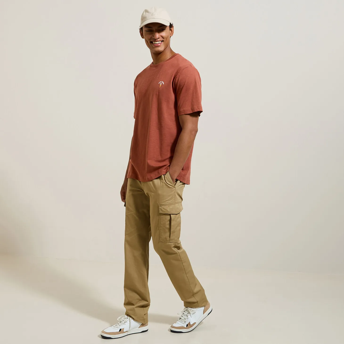 Best Sale T-shirt in gevlamde stof met borduursel op de bors T-shirt