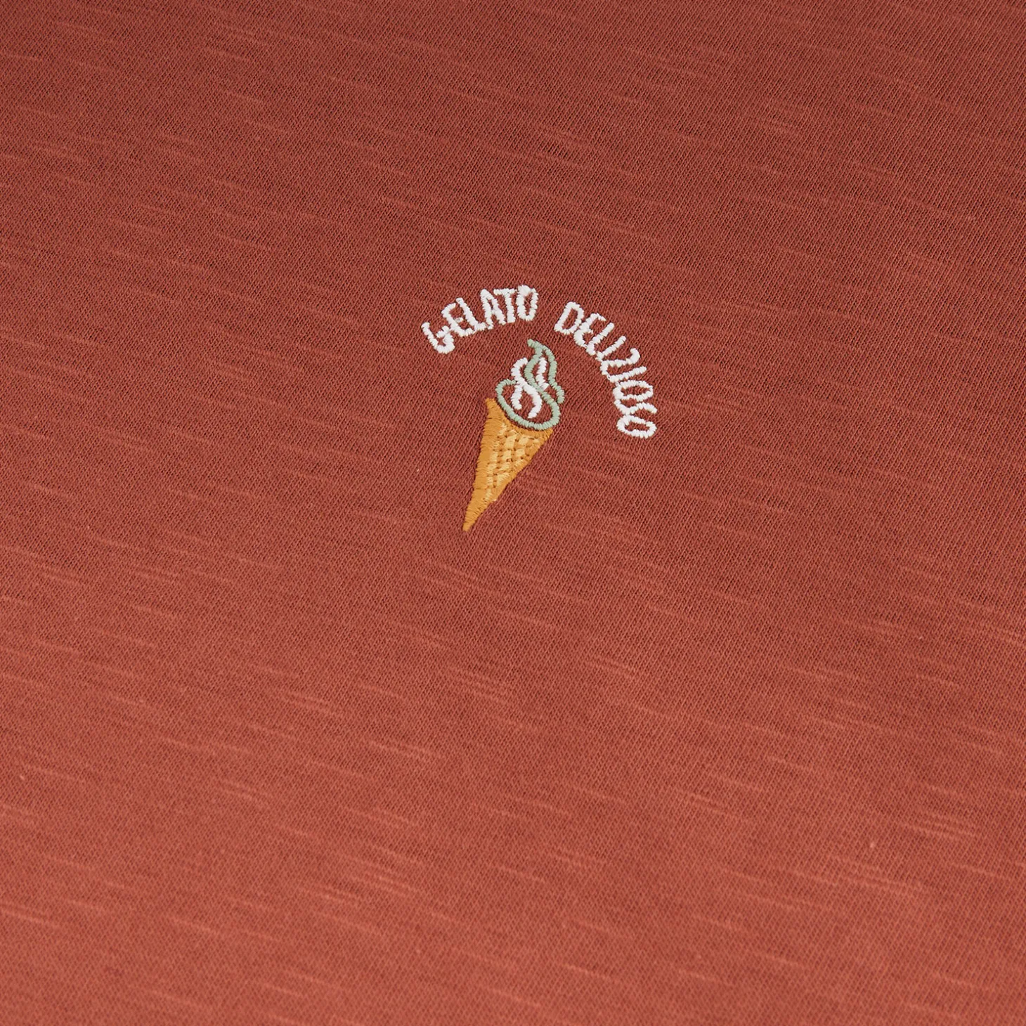 Best Sale T-shirt in gevlamde stof met borduursel op de bors T-shirt