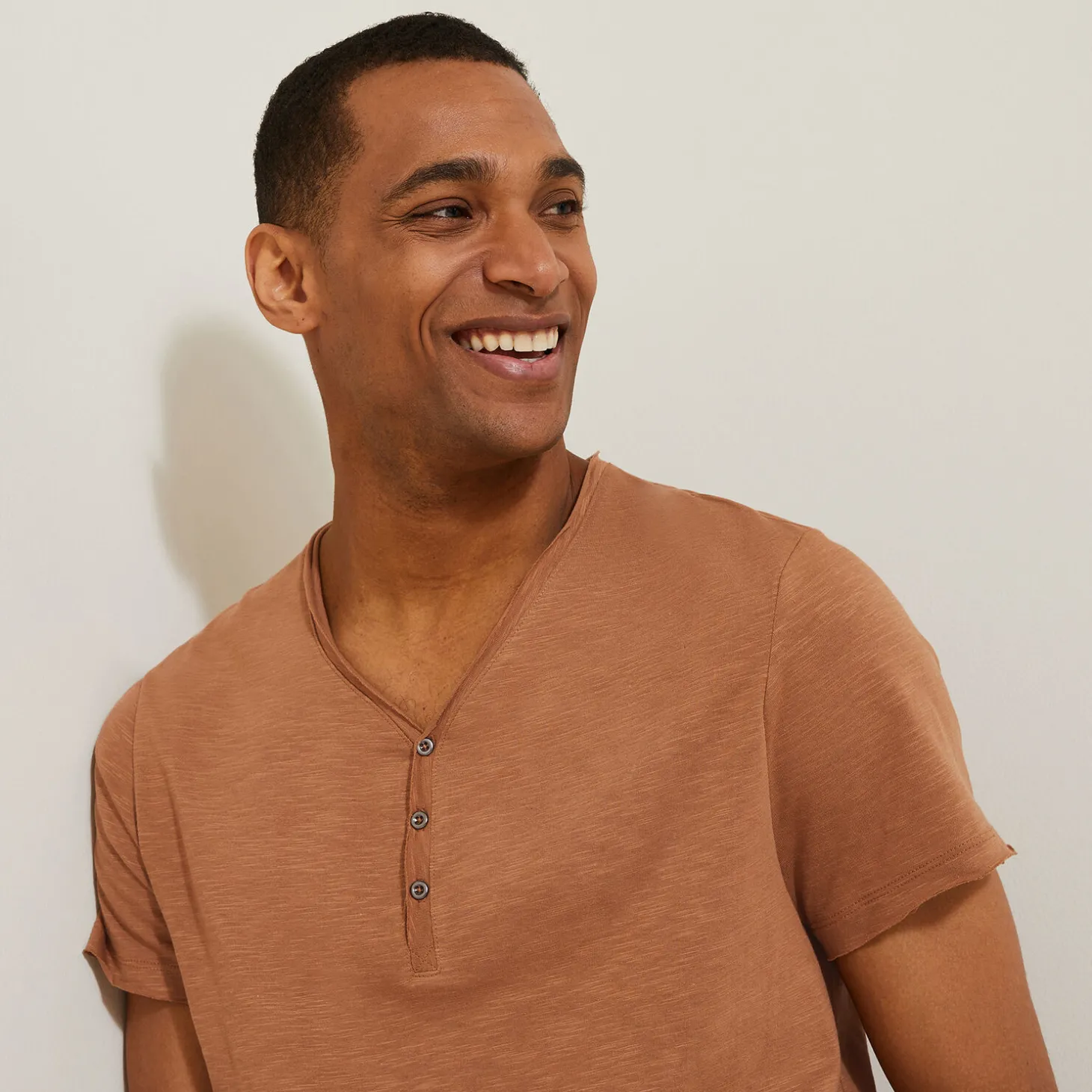 Outlet T-shirt met knooplijst in gevlamde stof T-shirt