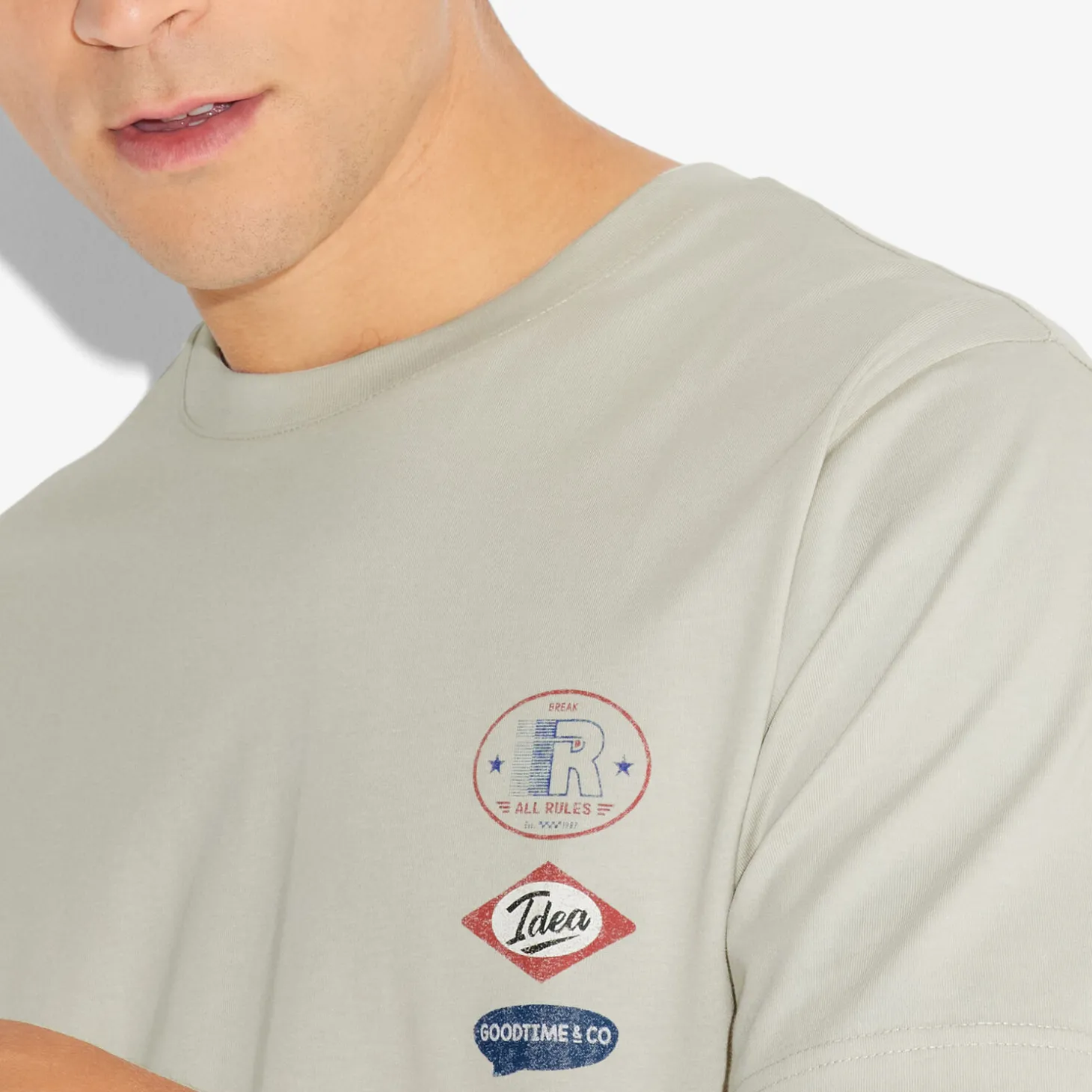 Outlet T-shirt met ronde hals en willekeurige print T-shirt